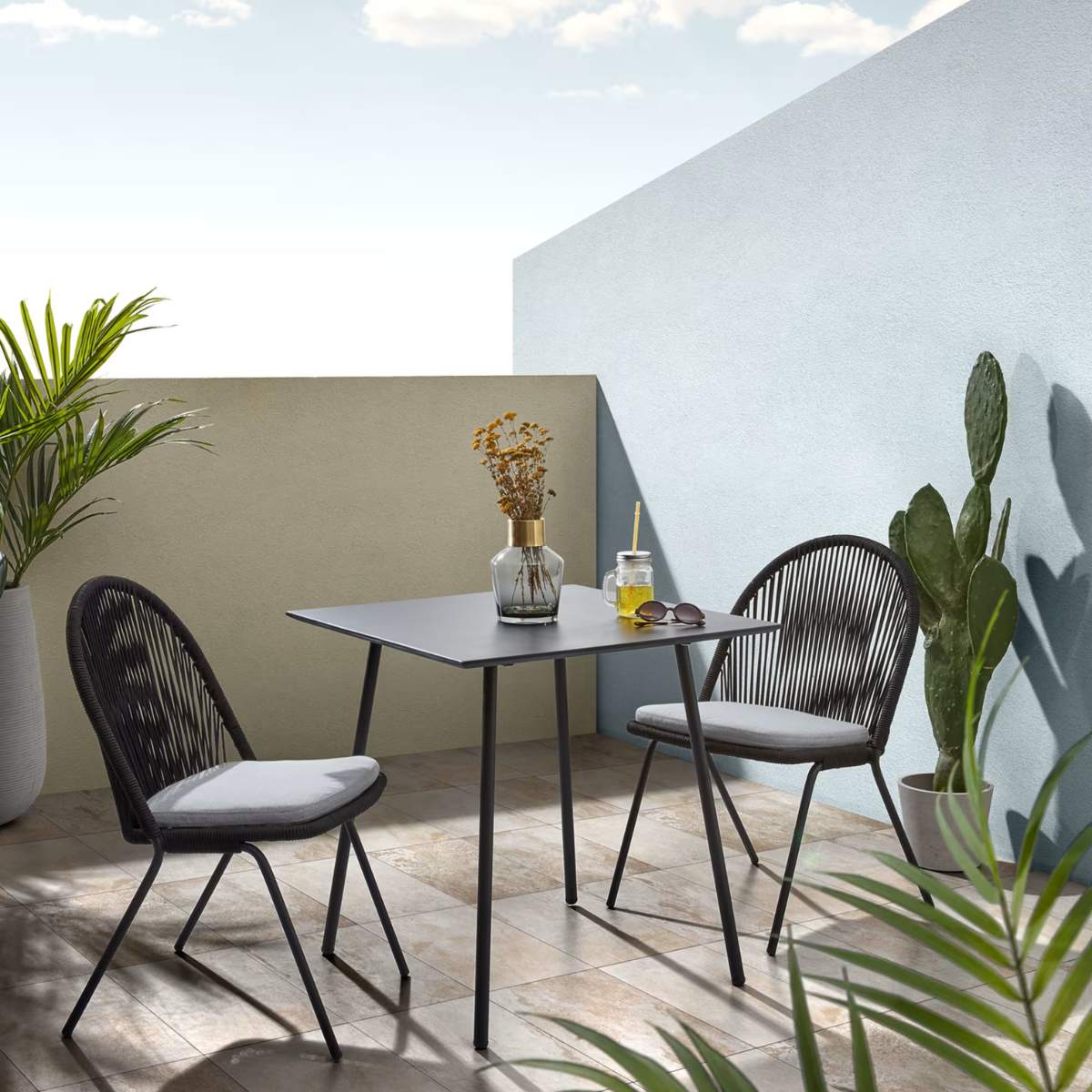 Kave Home Mathis cement fibre with steel legs with black finish 75 x 75 cm