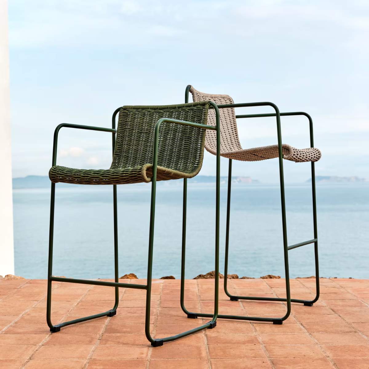 Kave Home Maurina stackable stool in green galvanised steel and green rope cord 74,5cm