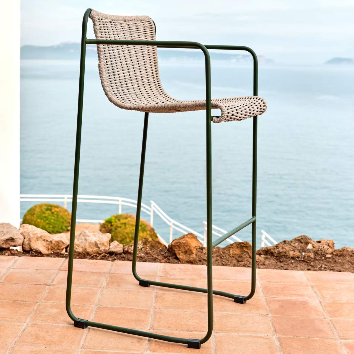 Kave Home Maurina stackable stool in green galvanised steel and green rope cord 74,5cm