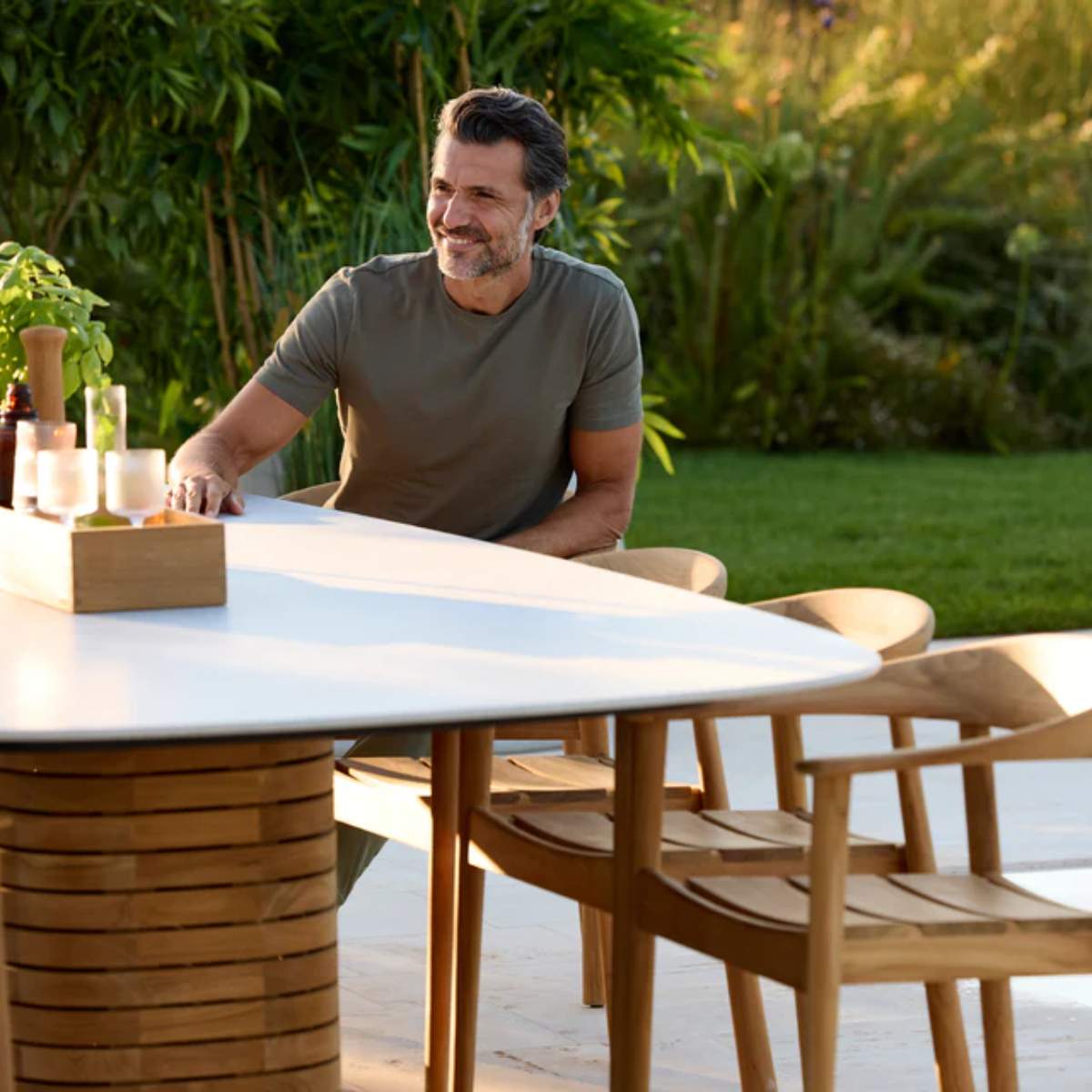 Cane-line Mellow Dining Table, Oval - Medium