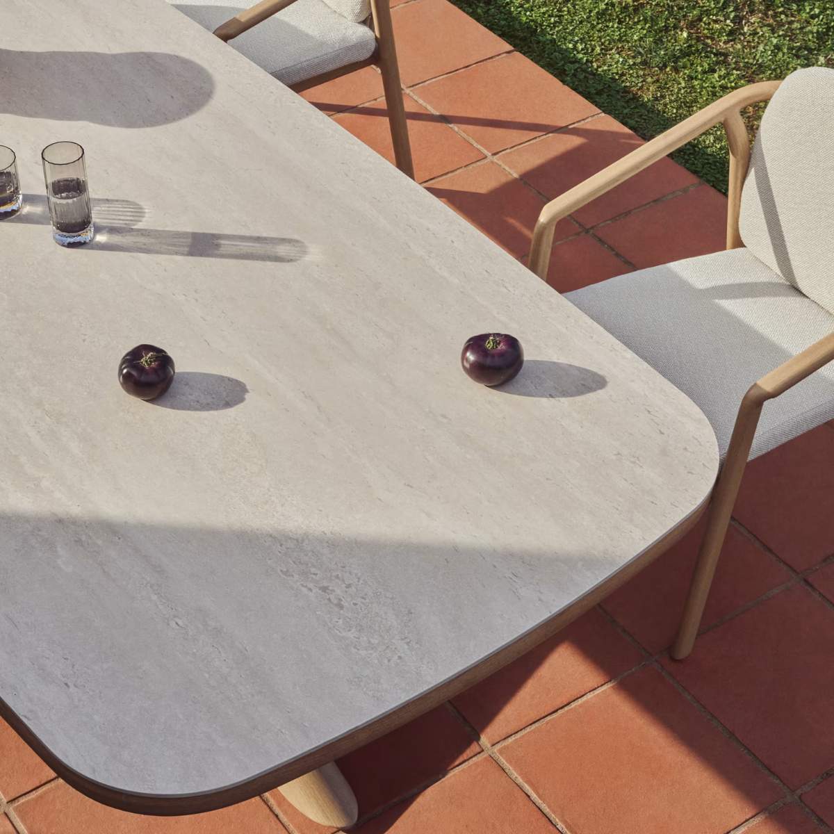 Kave Home Mirtia outdoor table in wood-effect aluminium and ecru sintered stone 240 x 110cm