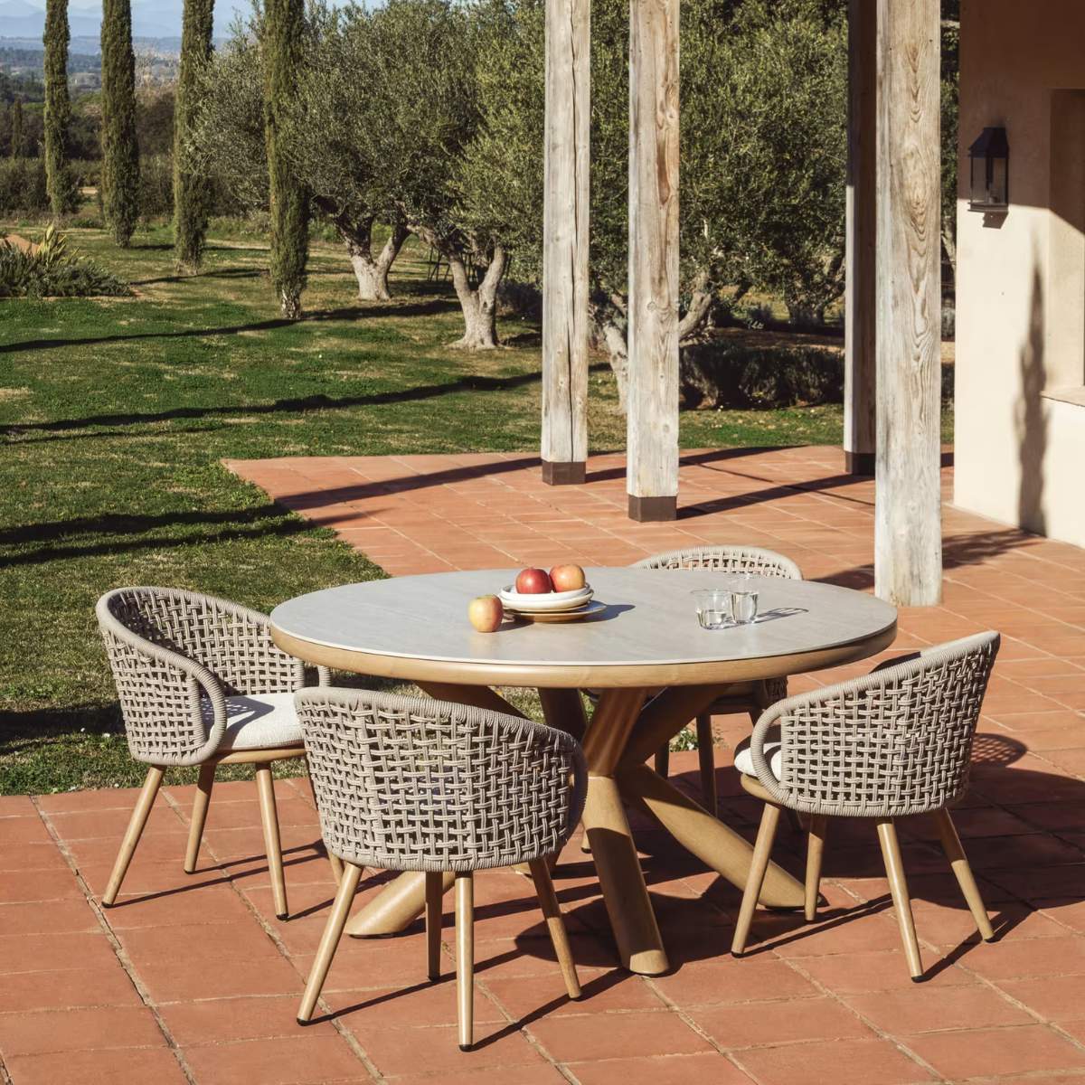 Kave Home Mirtia outdoor table in wood-effect aluminium and ecru sintered stone Ø 148cm