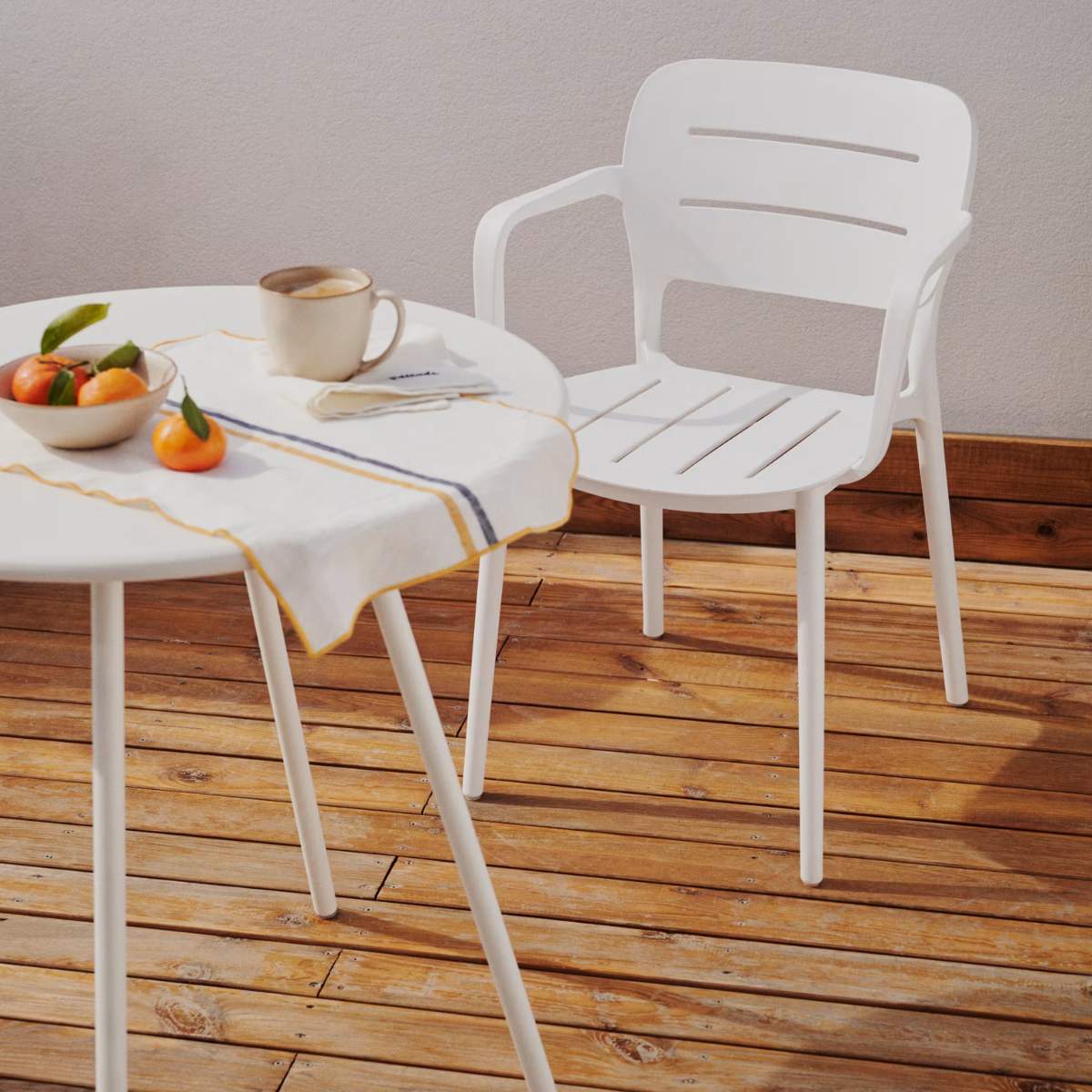 Kave Home Montjoi round outdoor table in steel with a white finish, Ø 70 cm