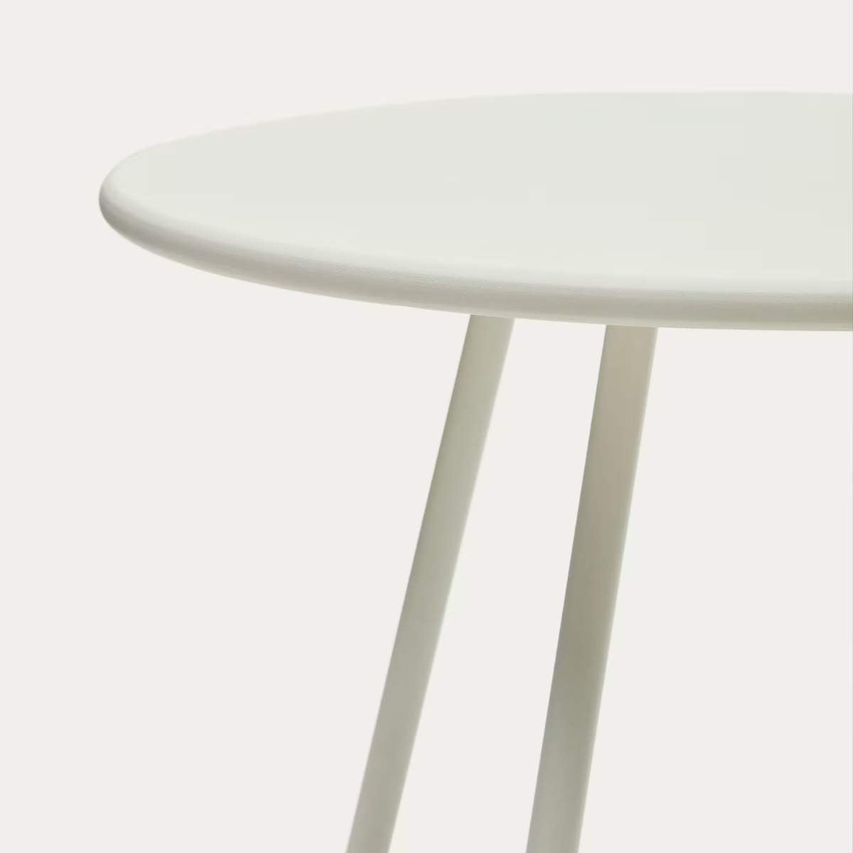 Kave Home Montjoi round outdoor table in steel with a white finish, Ø 70 cm