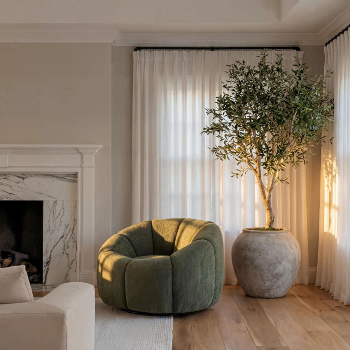 HO+ME Nao Swivel Chair