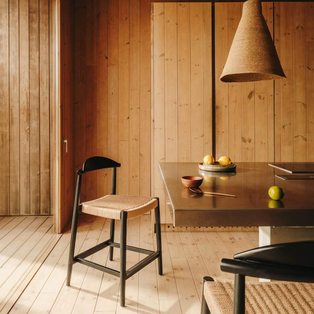 Kave Home Nina stool made of solid acacia wood with black finish and beige rope height 62 cm