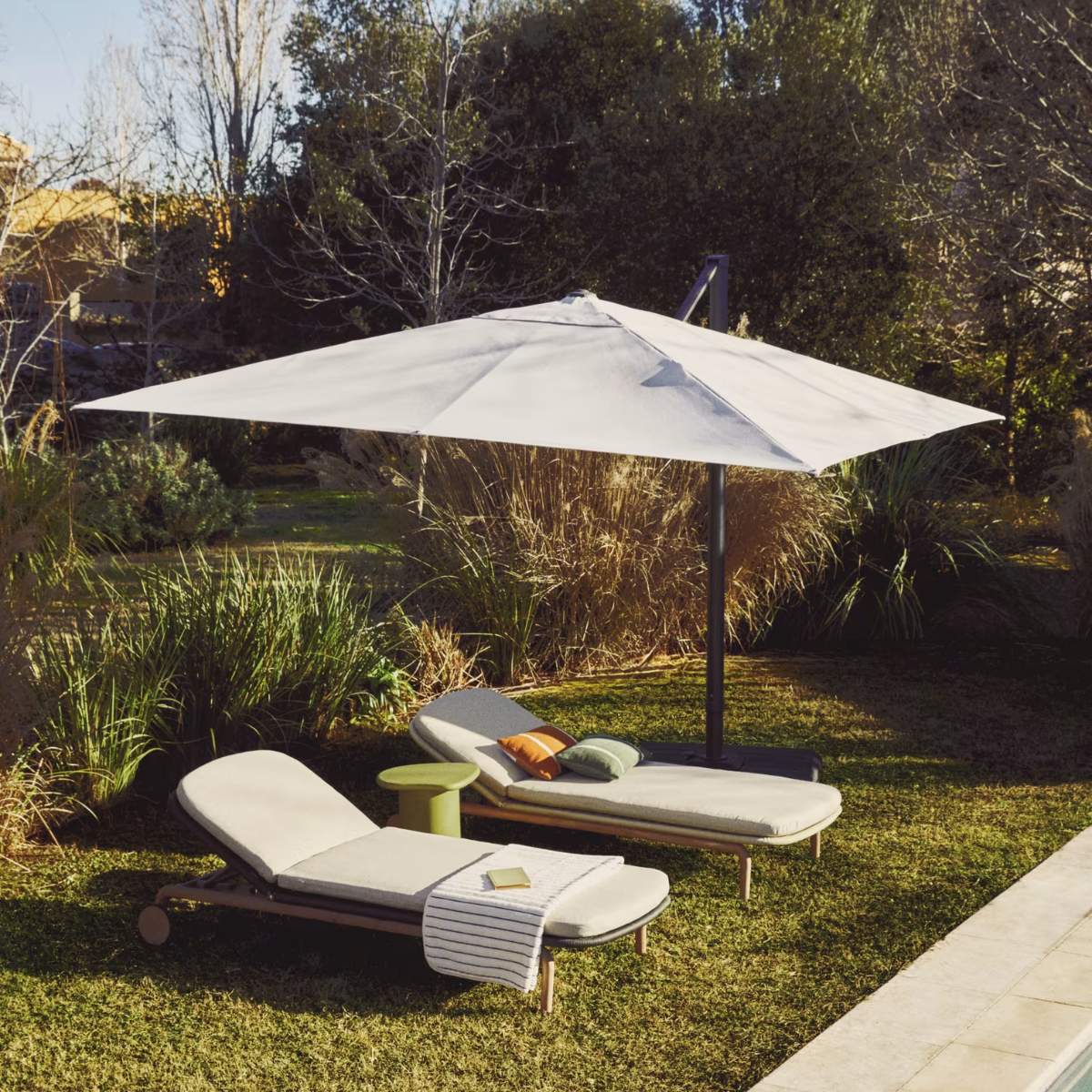 Kave Home Noli beige cantilever parasol with taupe aluminium structure 300 x 300cm