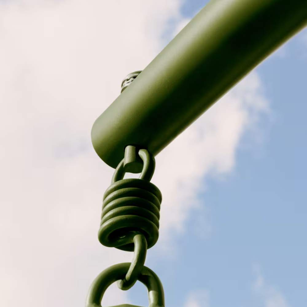 Kave Home Saliga Green Hanging Armchair with Aluminum Base and Synthetic Rattan