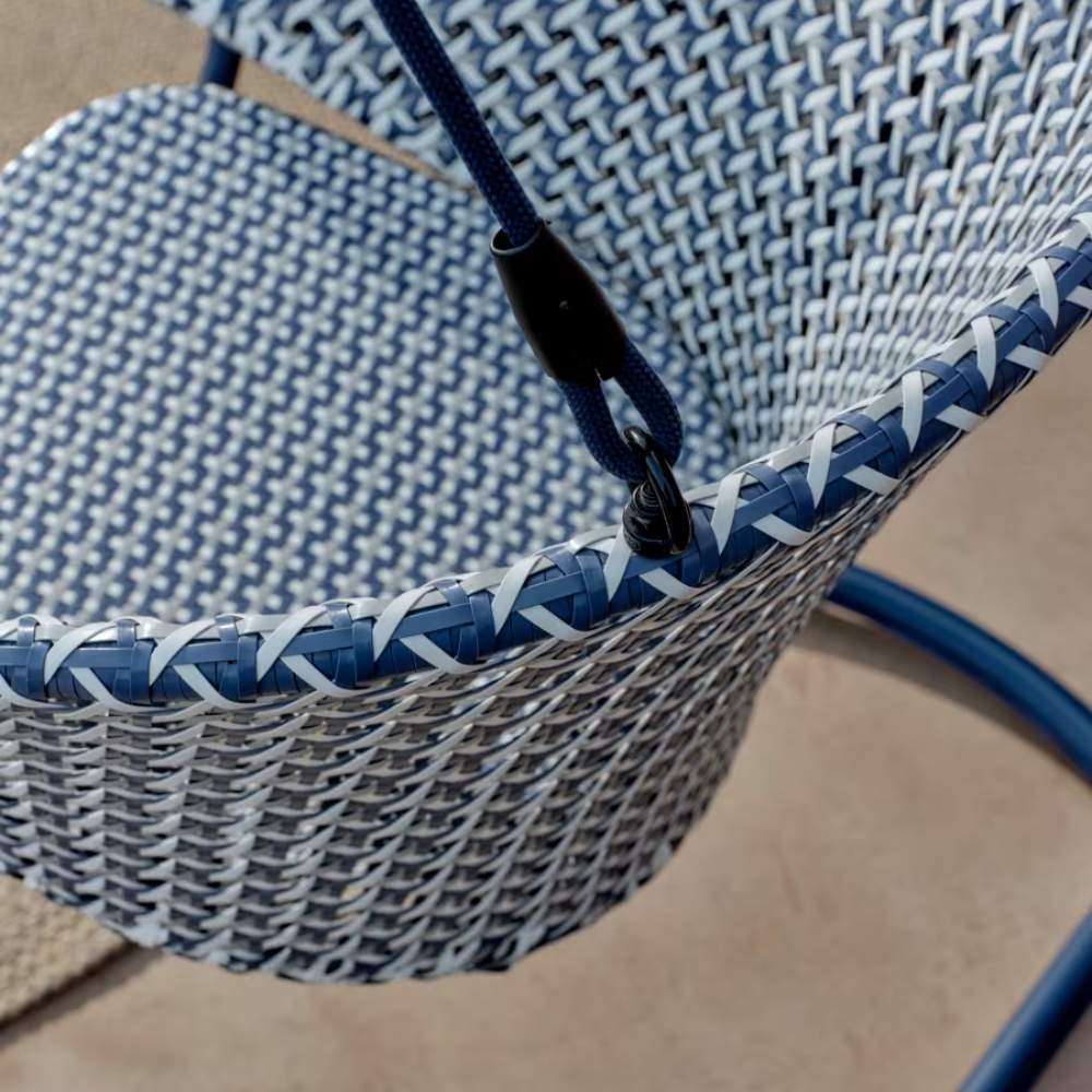 Kave Home Saliga Blue Hanging Armchair with Aluminium Base and Synthetic Rattan