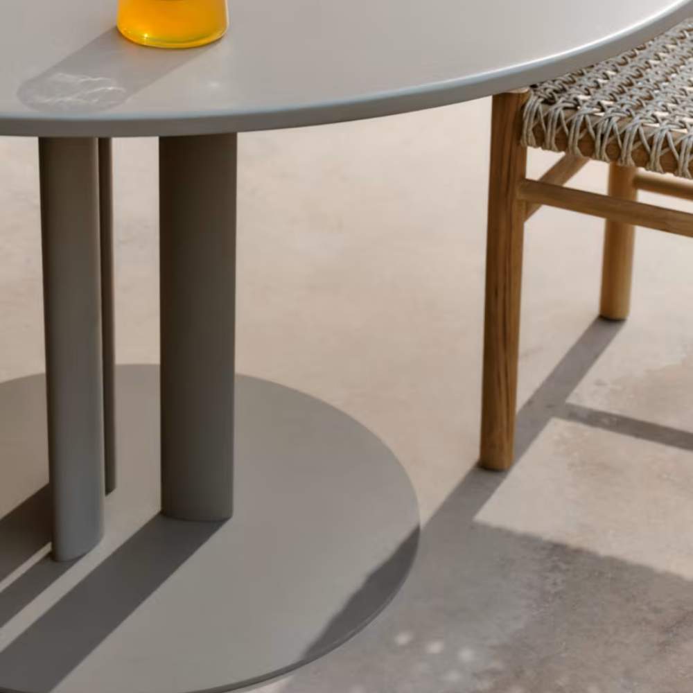 Kave Home Sedalis Round Outdoor Table – Steel Base with Taupe Aluminum Top Ø80cm