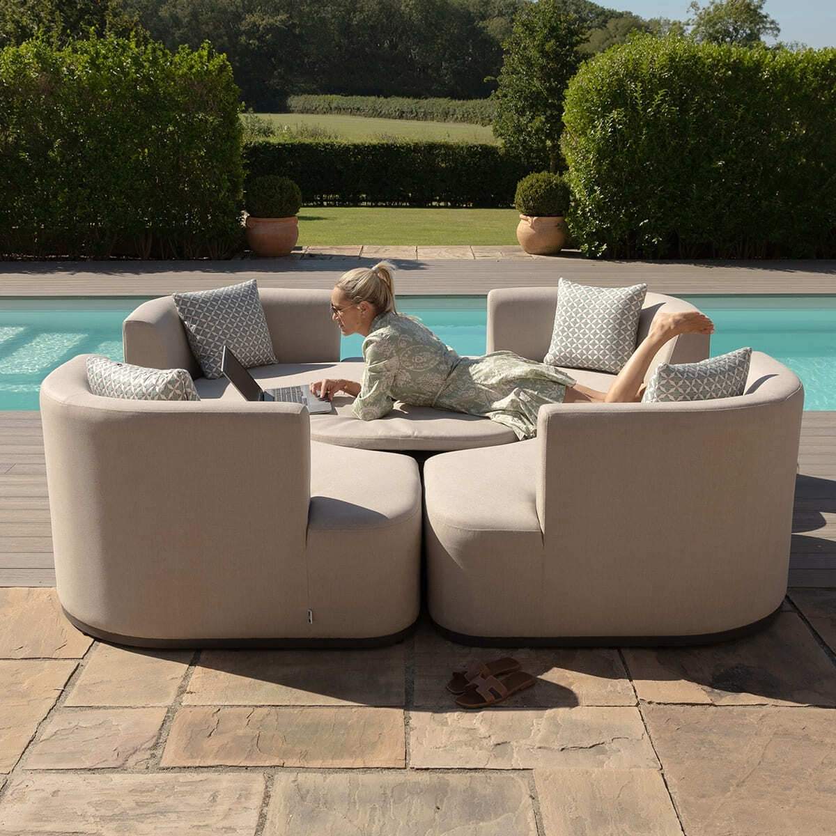 Maze - Outdoor Fabric Snug Lifestyle Suite