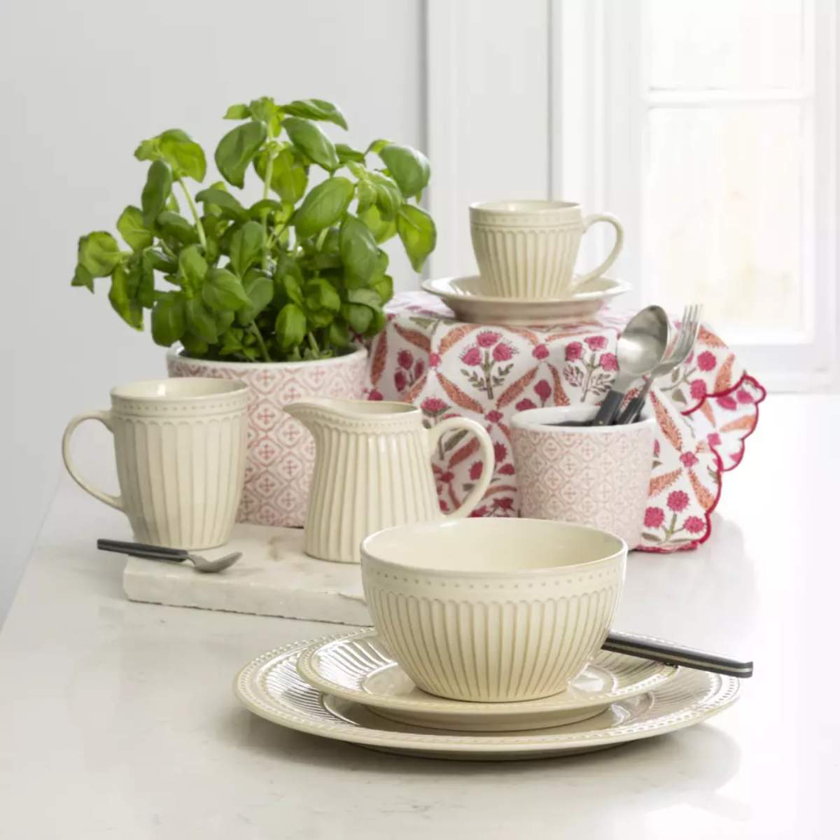 Grand Illusions Pembroke Stoneware Bowl Cream