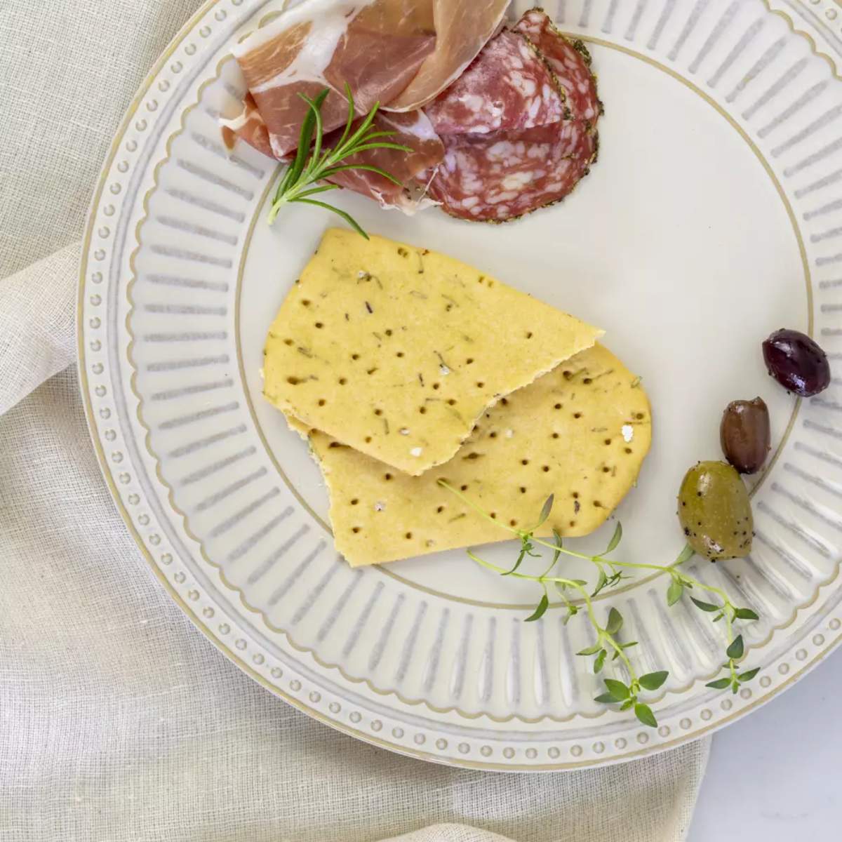 Grand Illusions Pembroke Stoneware Dinner Plate Cream