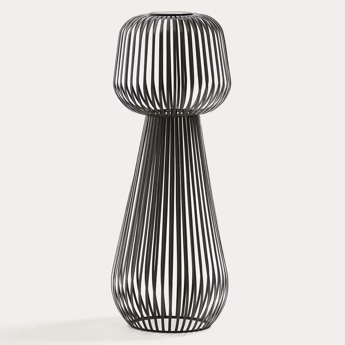 Kave Home Reiba green metal solar floor lamp