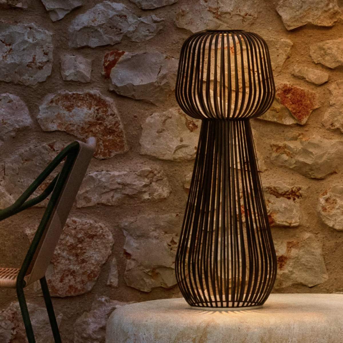 Kave Home Reiba green metal solar floor lamp