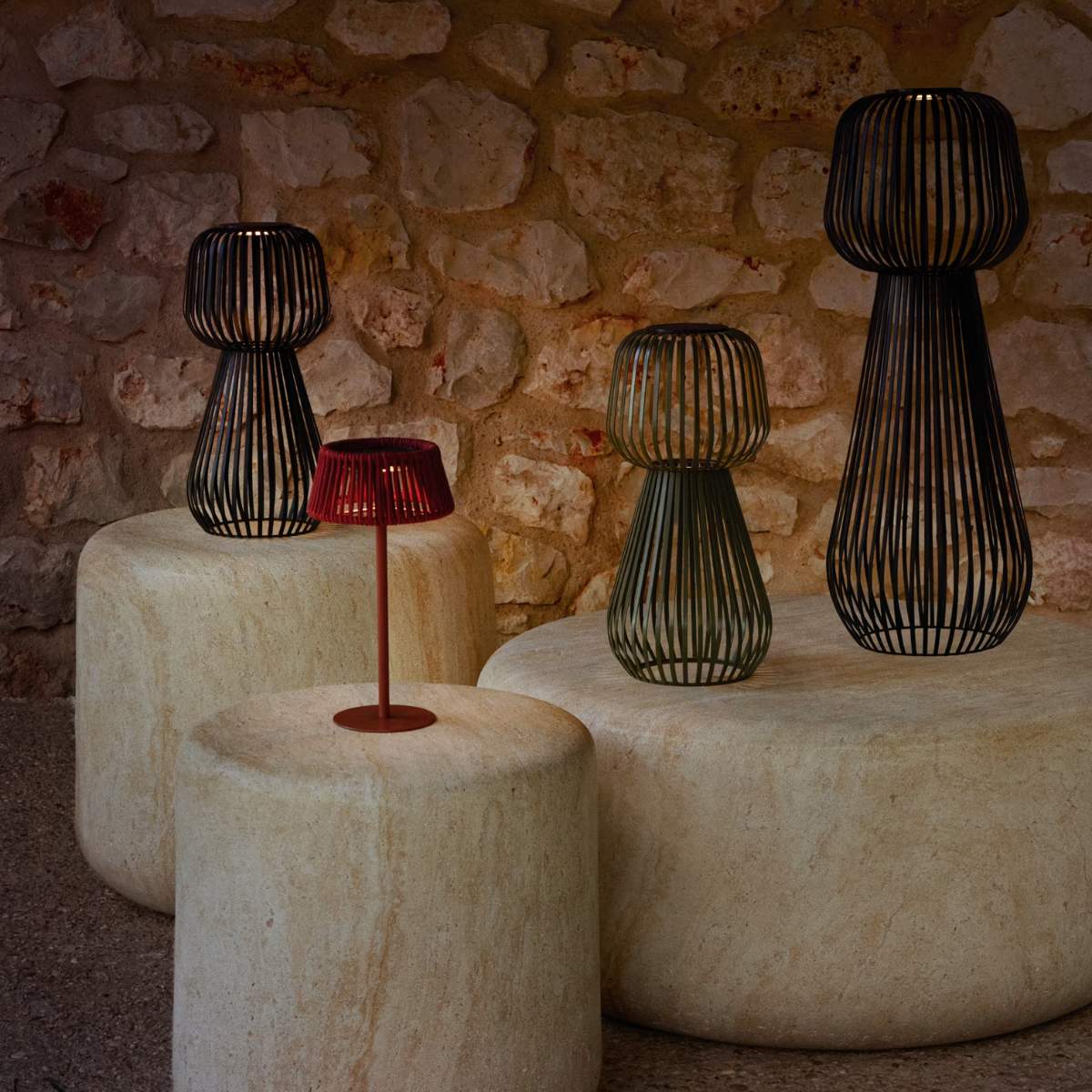 Kave Home Reiba green metal solar table lamp