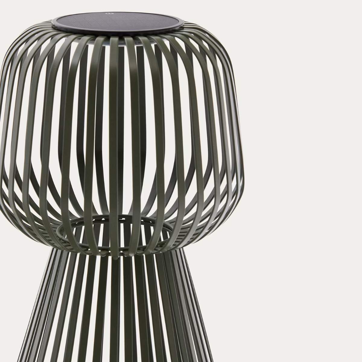 Kave Home Reiba green metal solar table lamp