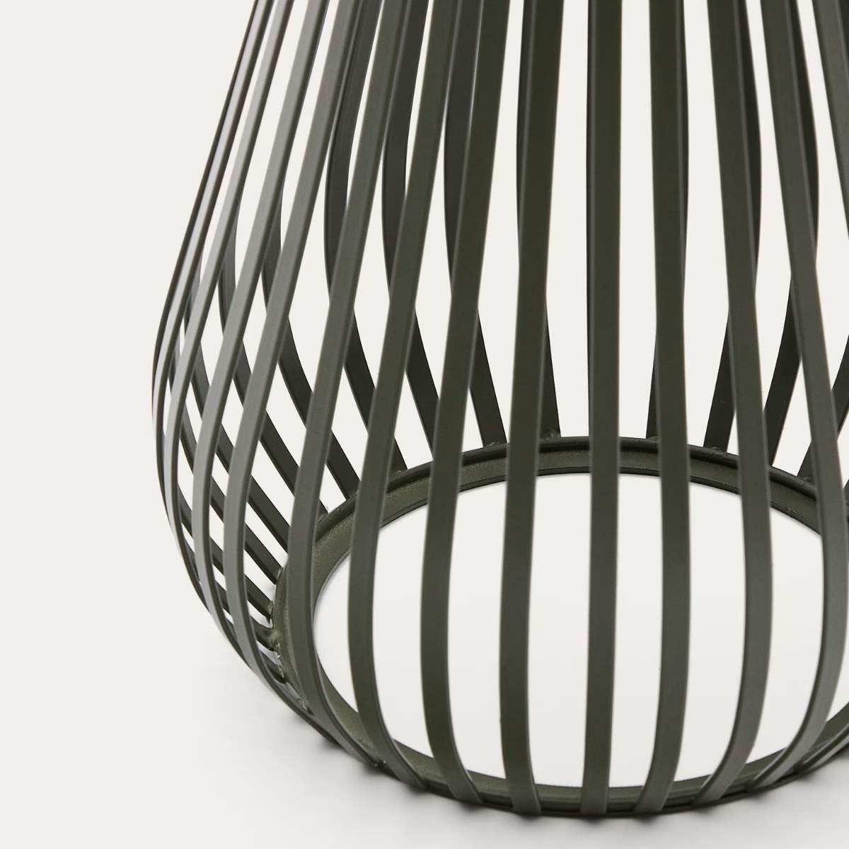 Kave Home Reiba green metal solar table lamp