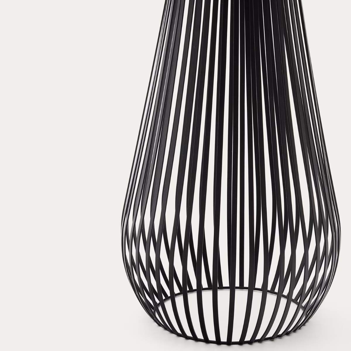 Kave Home Reiba green metal solar floor lamp