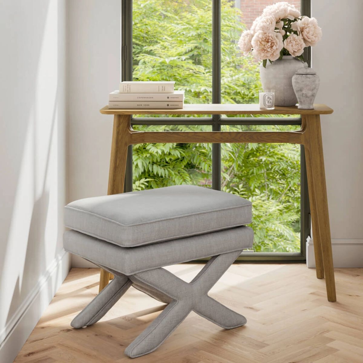 HO+ME Rhode Stool