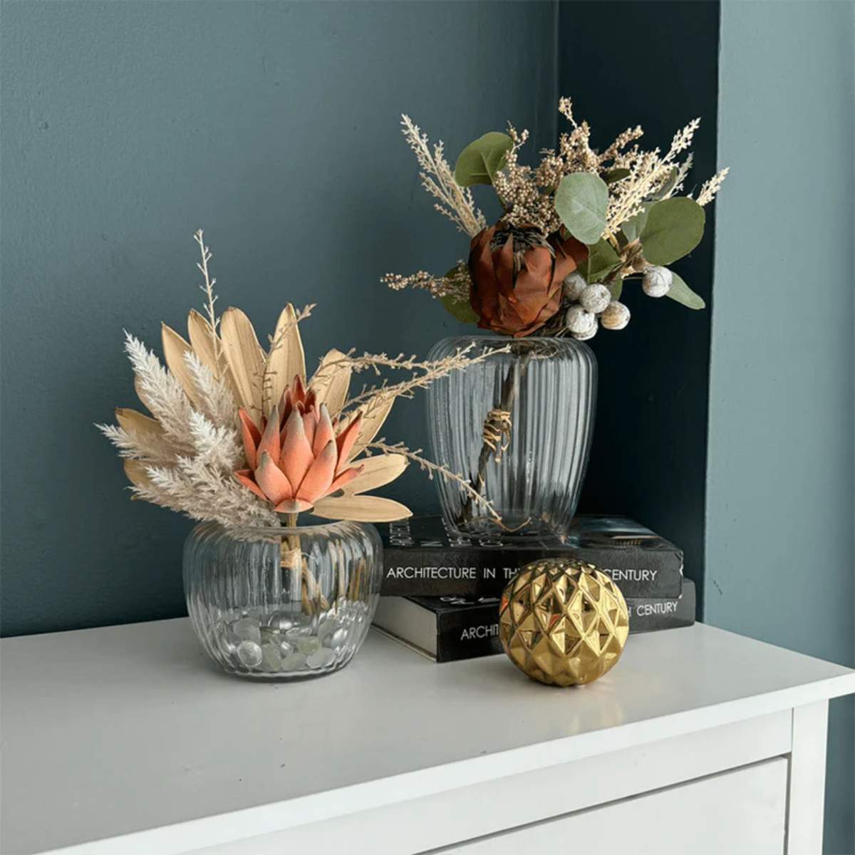 Mandauefoam Ribbed Clear Glass Vase