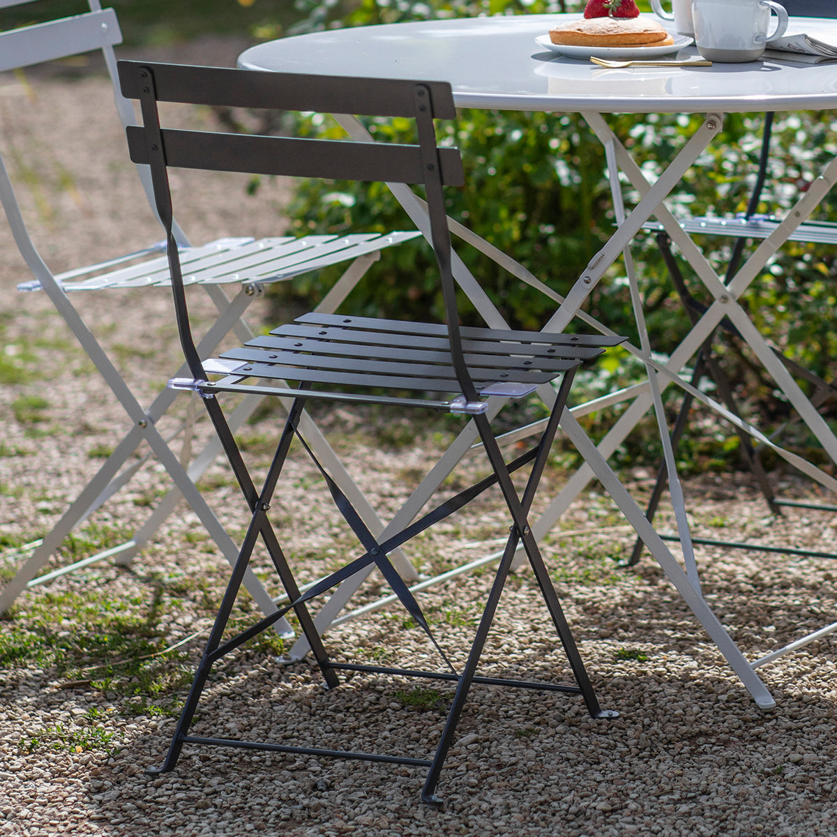Garden Trading Rive Driote Bistro Chairs - Set of 2 carbon grey Lifetsyle
