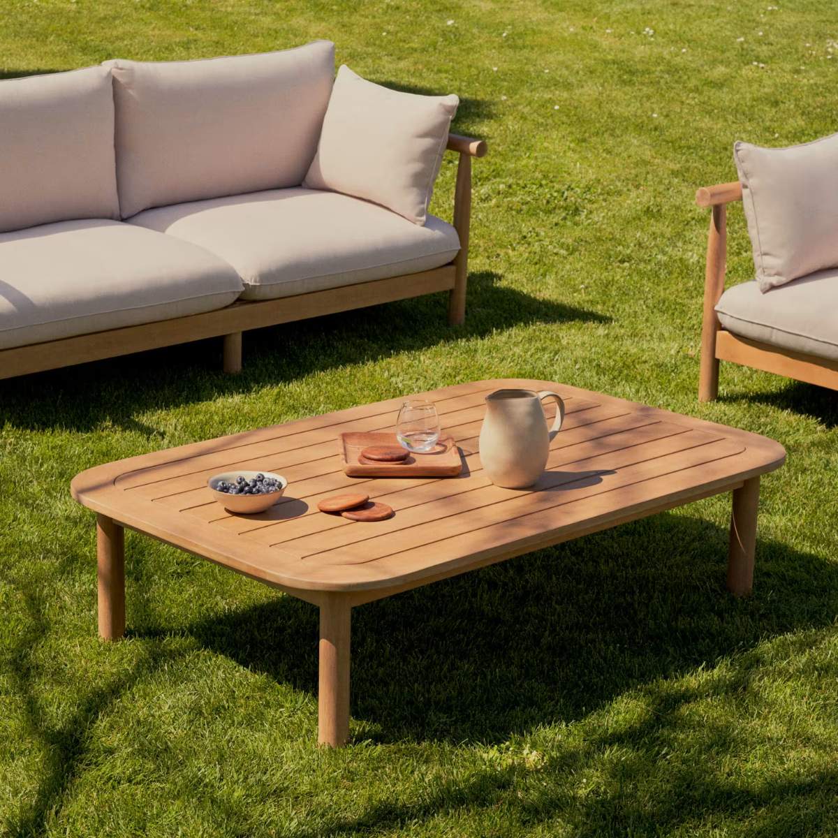 Kave Home Sacova solid eucalyptus wood coffee table, 100% outdoor suitable 140 x 89 cm