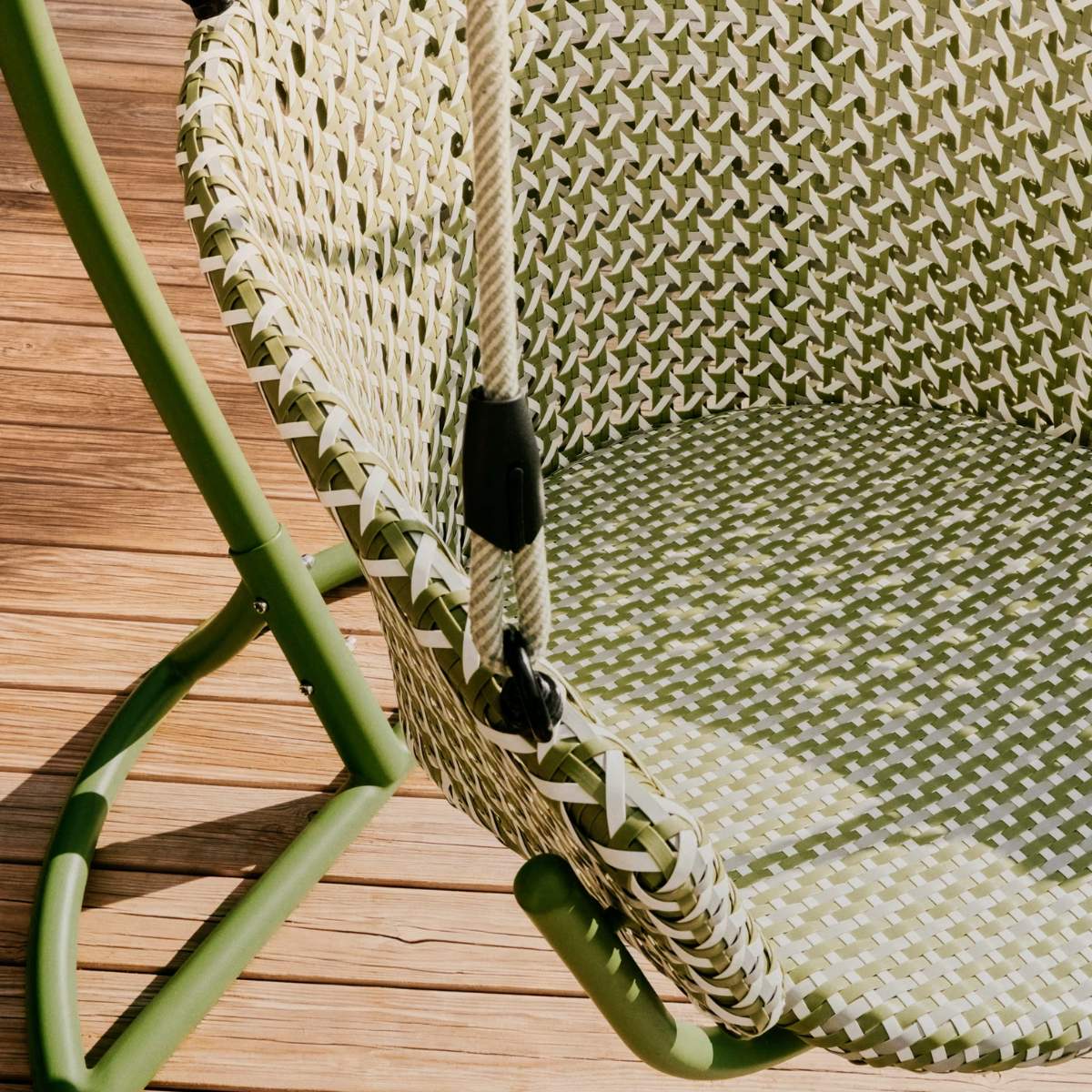Kave Home Saliga blue hanging armchair with base in aluminium and synthetic rattan