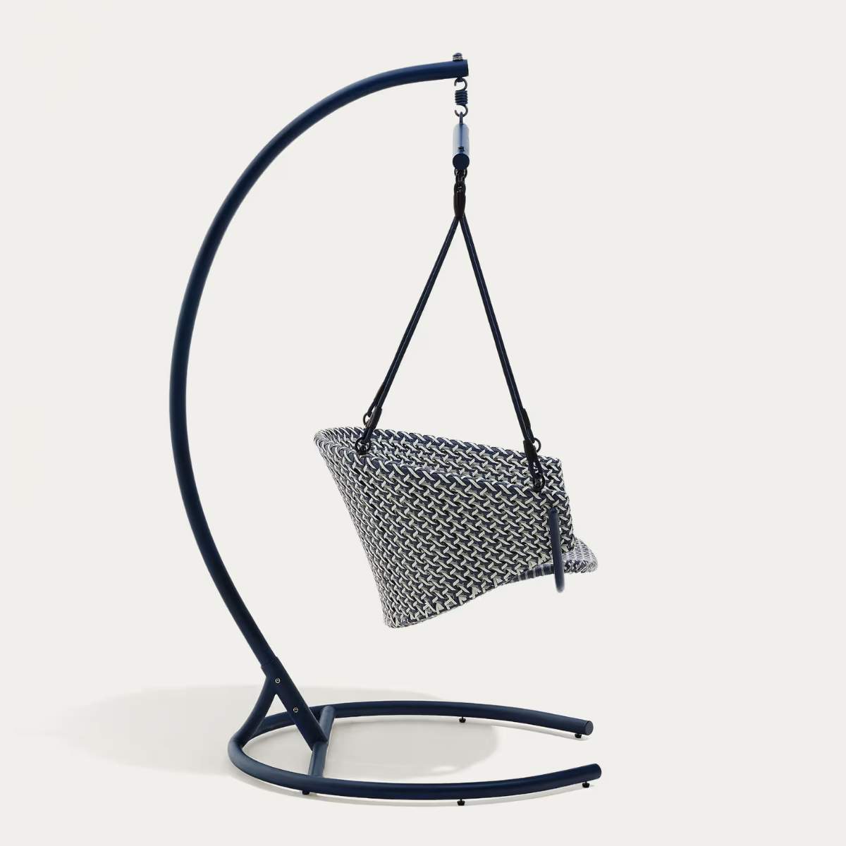 Kave Home Saliga blue hanging armchair with base in aluminium and synthetic rattan
