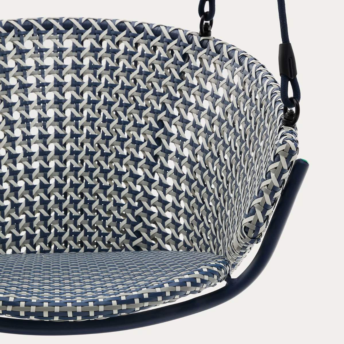 Kave Home Saliga blue hanging armchair with base in aluminium and synthetic rattan