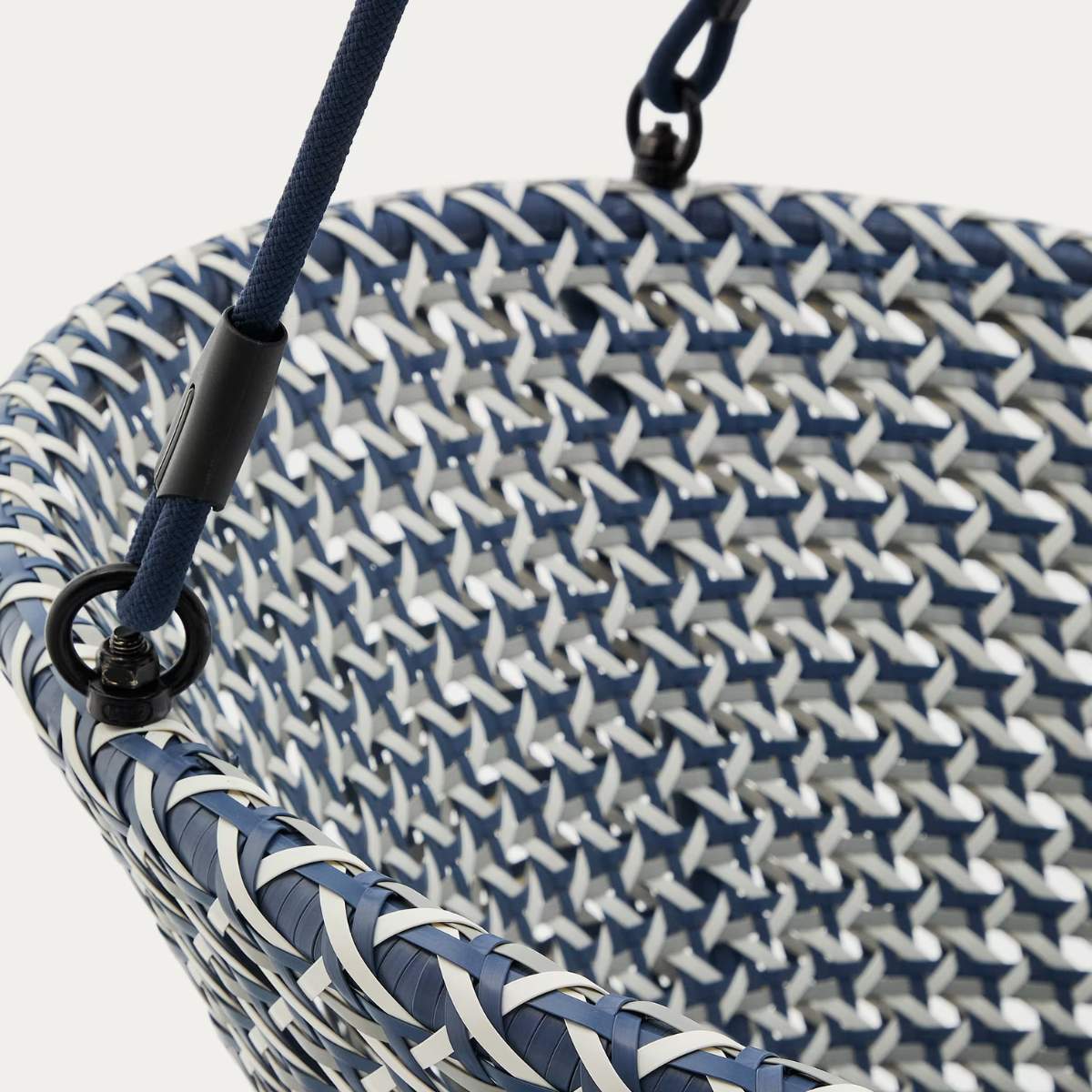 Kave Home Saliga blue hanging armchair with base in aluminium and synthetic rattan