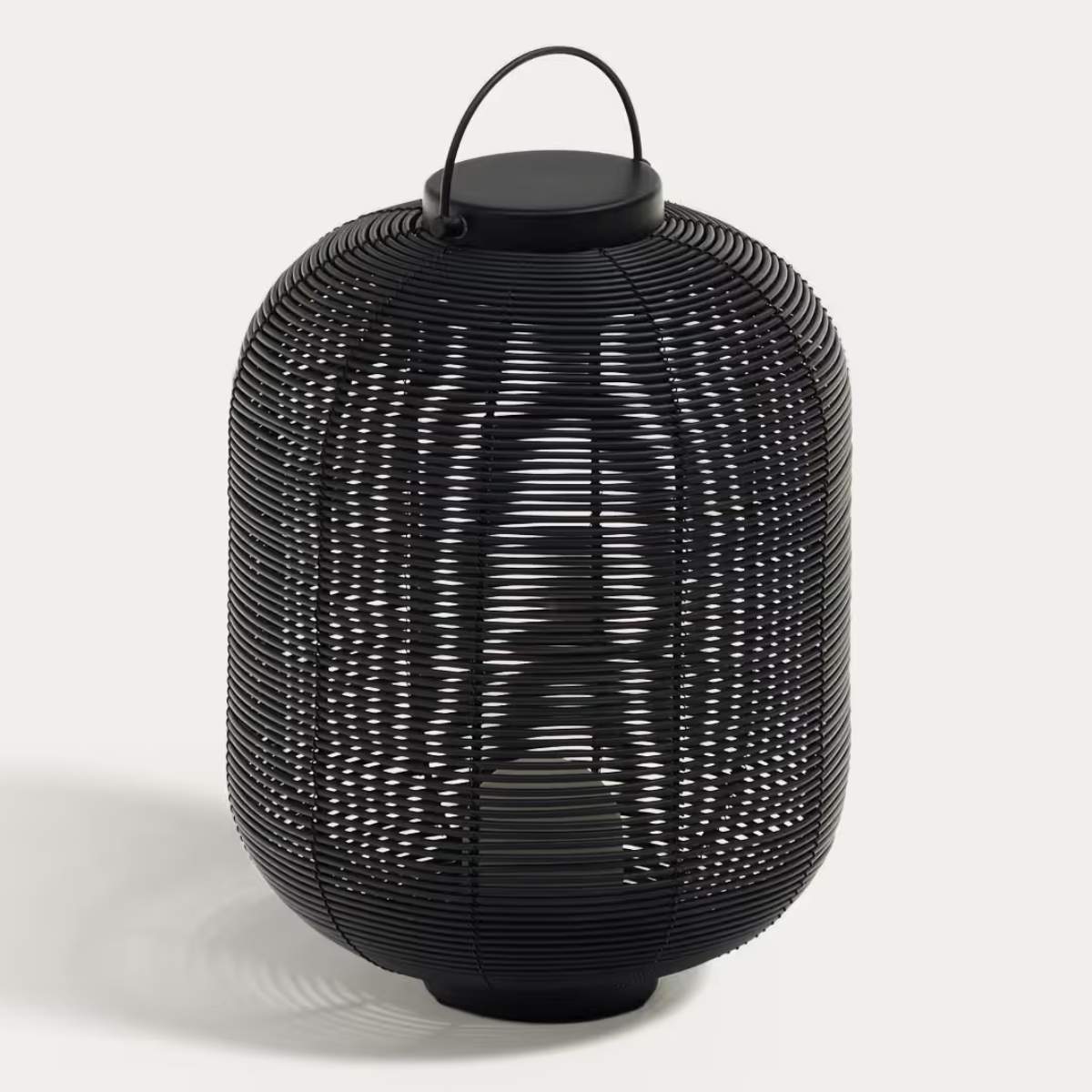 Kave Home Saranella portable table lamp in black polyrattan