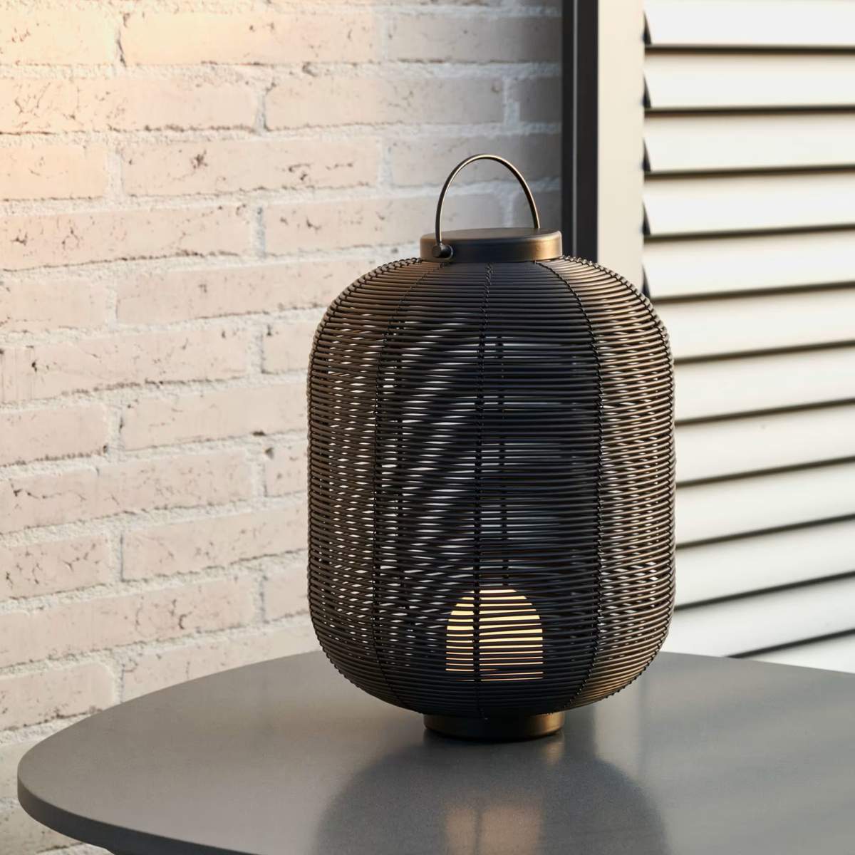 Kave Home Saranella portable table lamp in black polyrattan