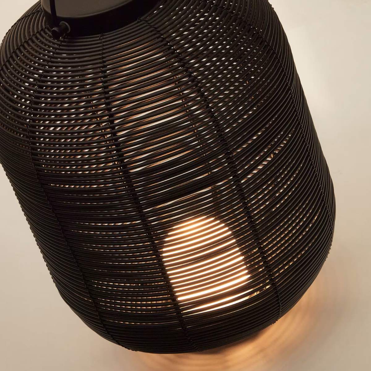 Kave Home Saranella portable table lamp in black polyrattan