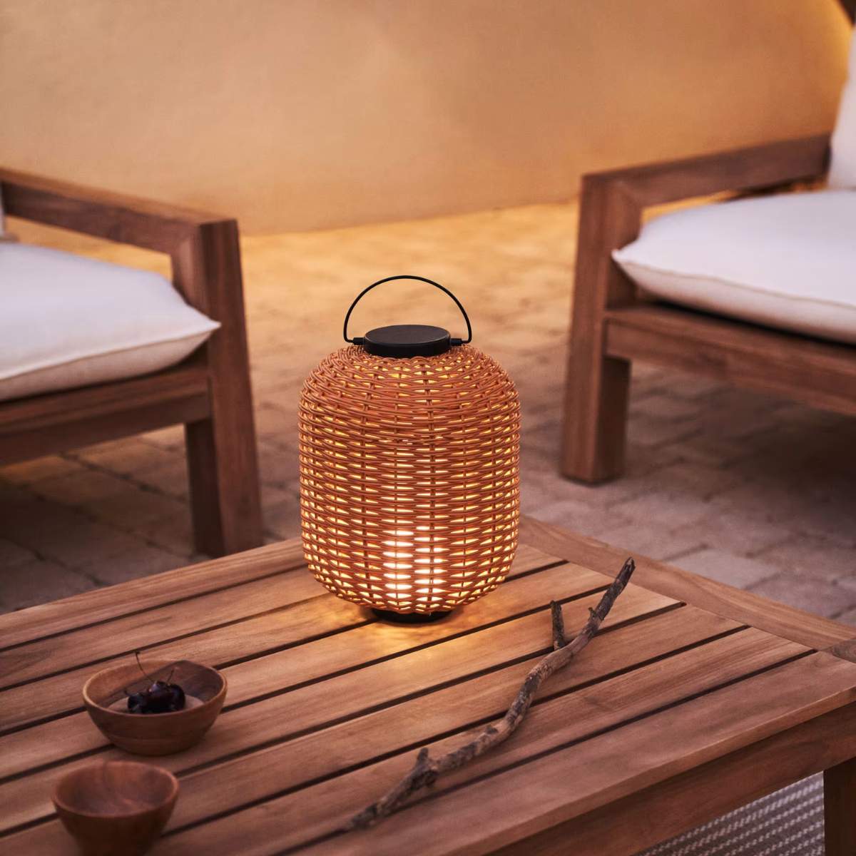 Kave Home Saranella portable table lamp in black polyrattan