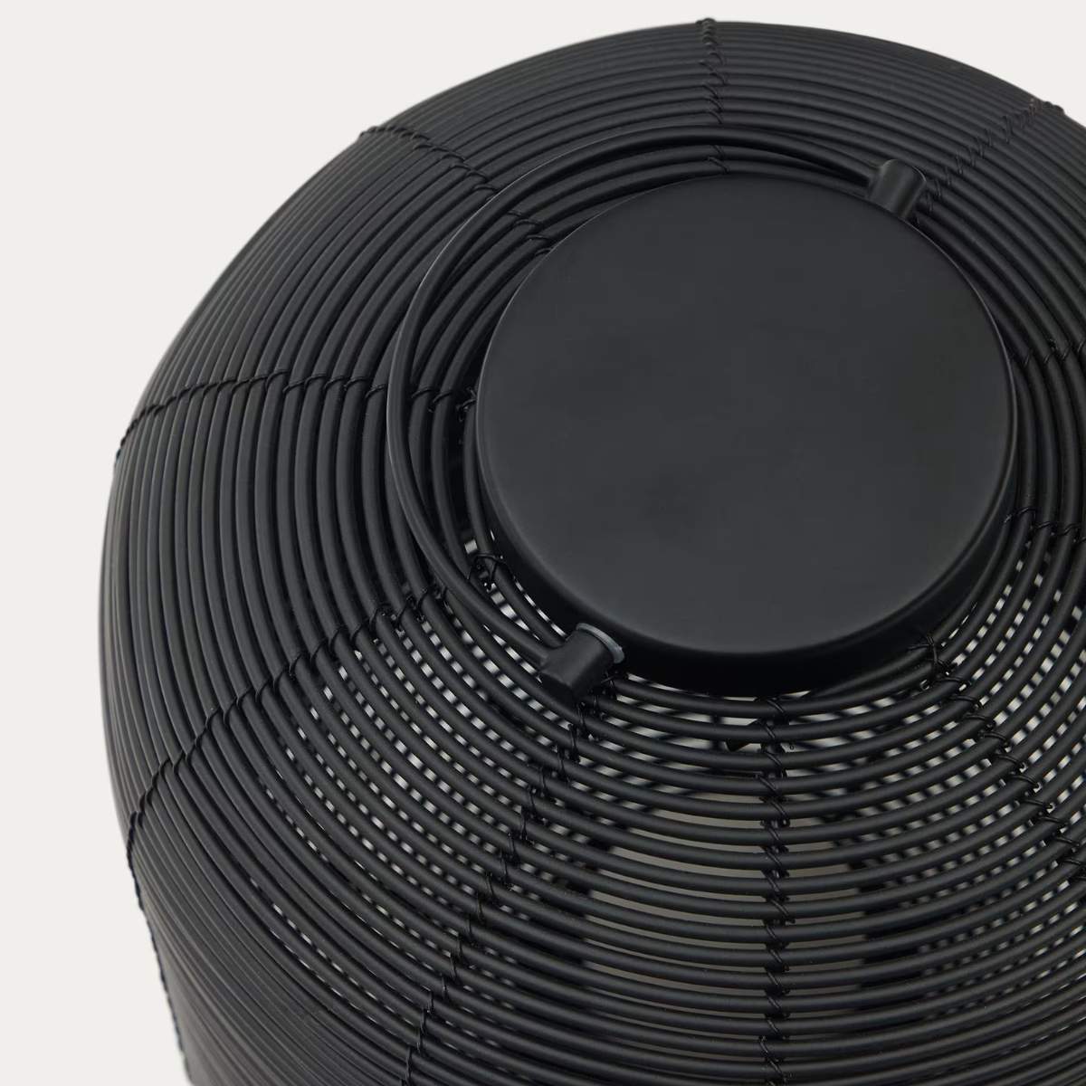 Kave Home Saranella portable table lamp in black polyrattan