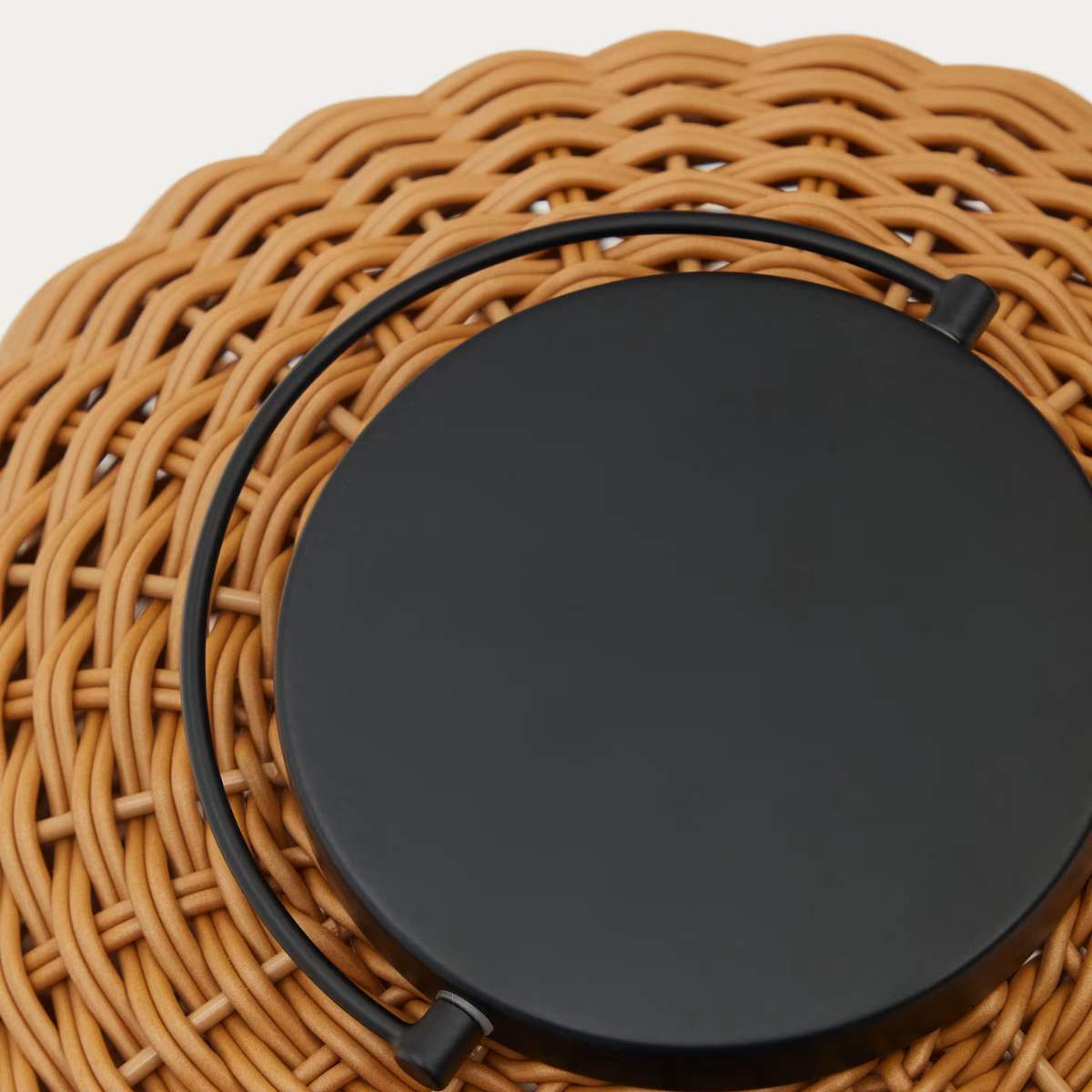 Kave Home Saranella large portable table lamp in brown polyrattan