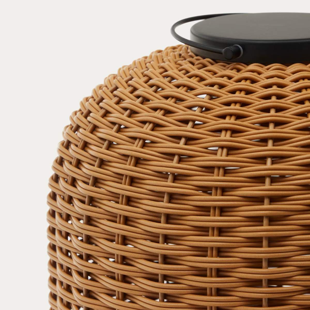 Kave Home Saranella large portable table lamp in brown polyrattan
