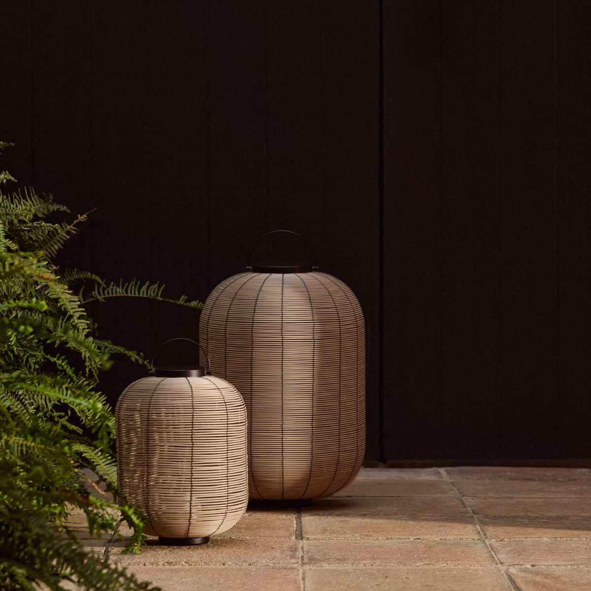 Kave Home Saranella small portable LED table lamp in light grey synthetic rattan