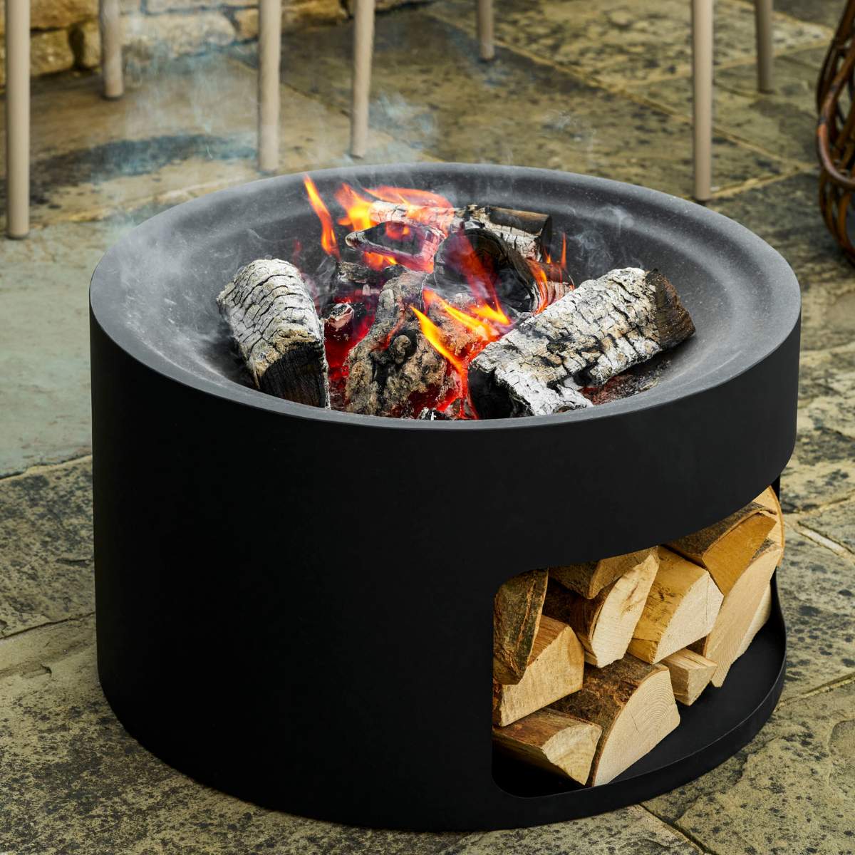 Garden Trading Sarsden Round Fire Pit & Log Store