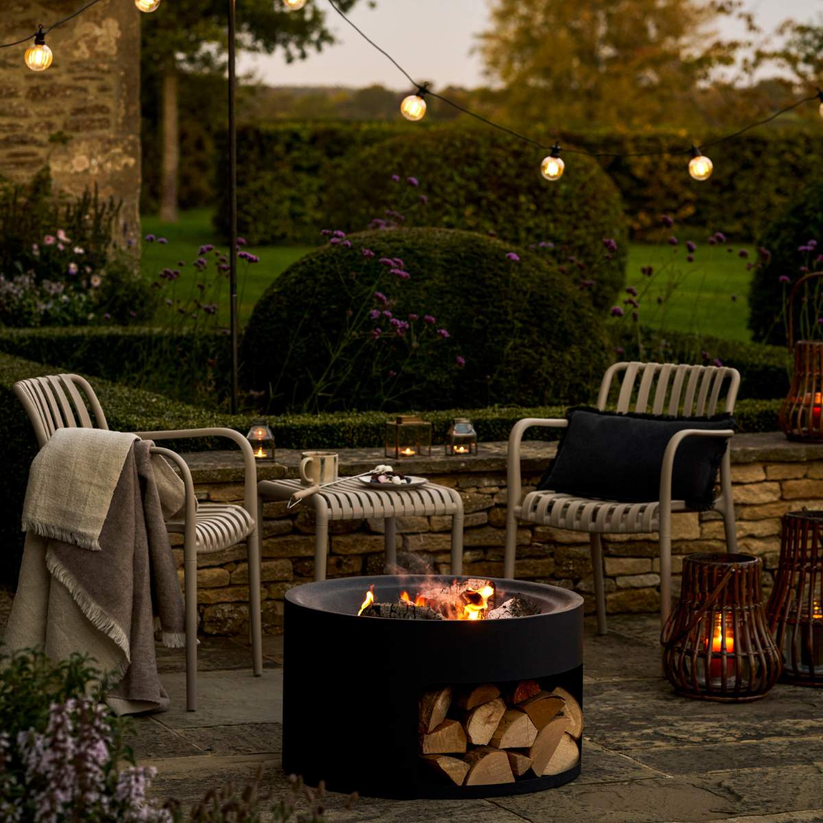Garden Trading Sarsden Round Fire Pit & Log Store