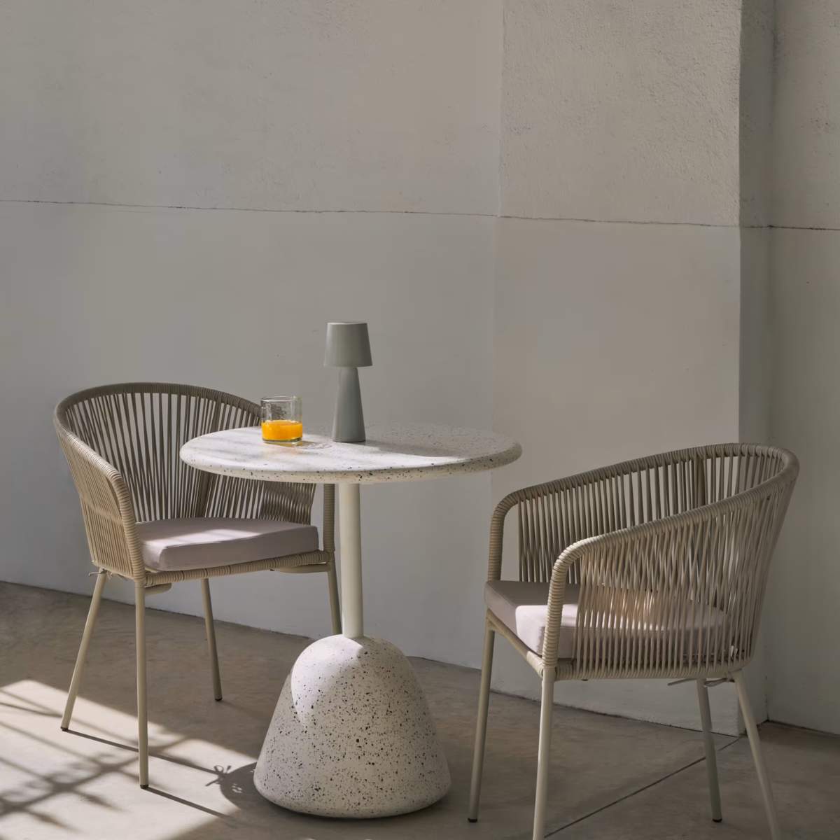 Kave Home Saura Table in white terrazzo with a white terrazzo top, 75 x Ø70.