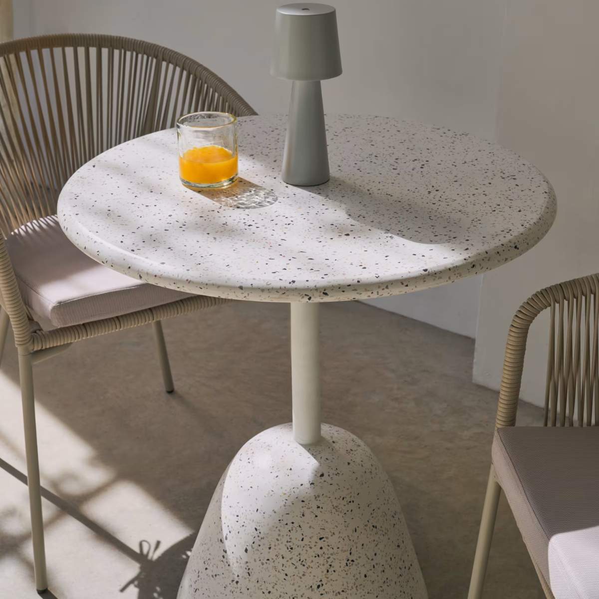 Kave Home Saura Table in white terrazzo with a white terrazzo top, 75 x Ø70.