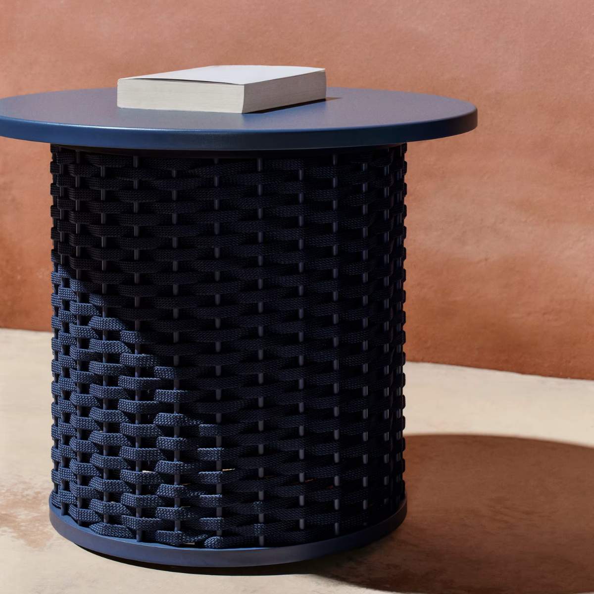 Kave Home Sedalis outdoor side table in aluminium and taupe rope cord Ø50cm