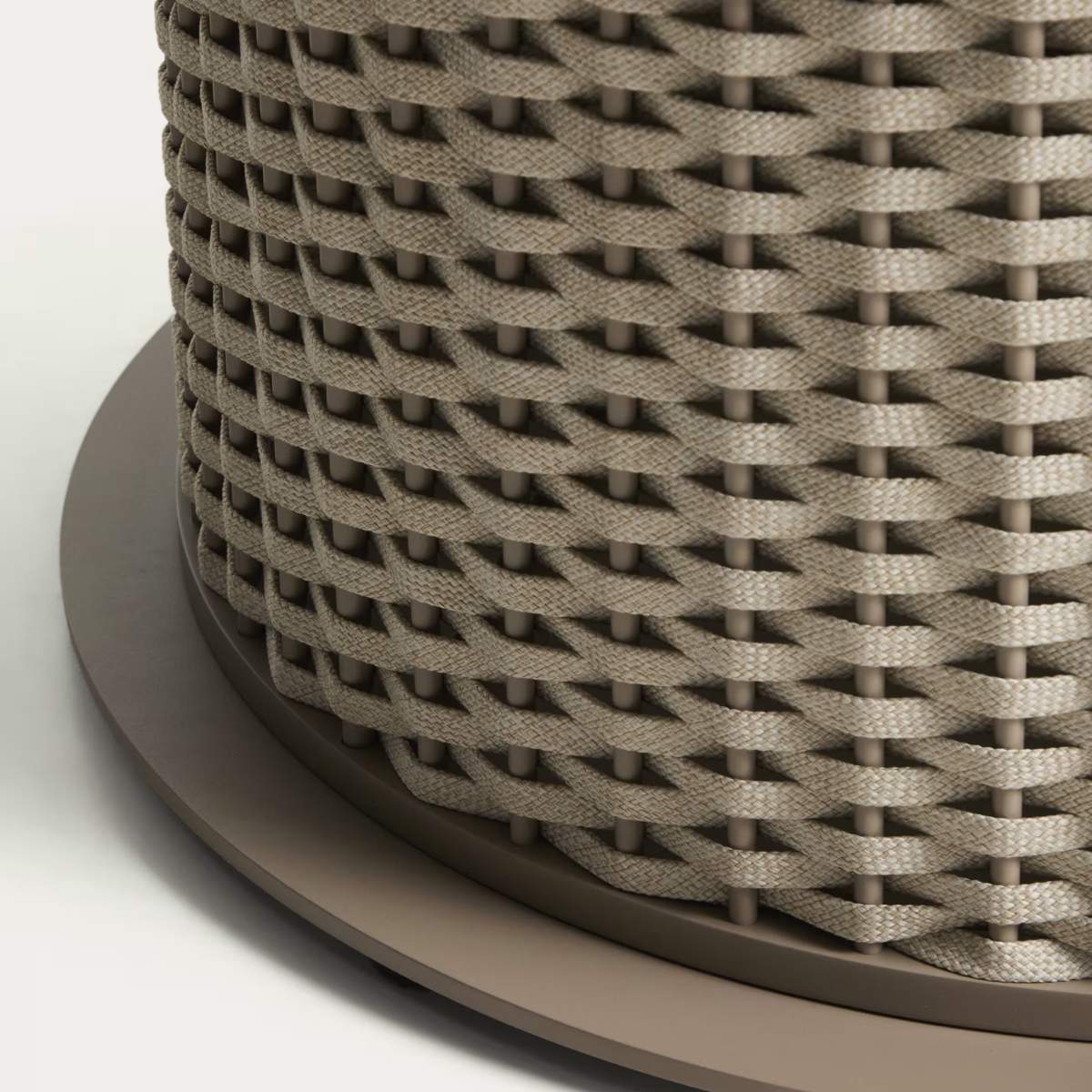 Kave Home Sedalis taupe outdoor table in aluminium and rope cord Ø120cm