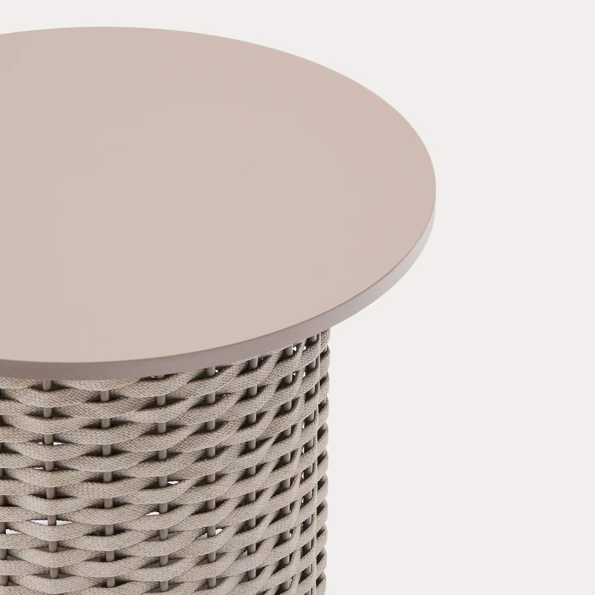 Kave Home Sedalis outdoor side table in aluminium and taupe rope cord Ø50cm