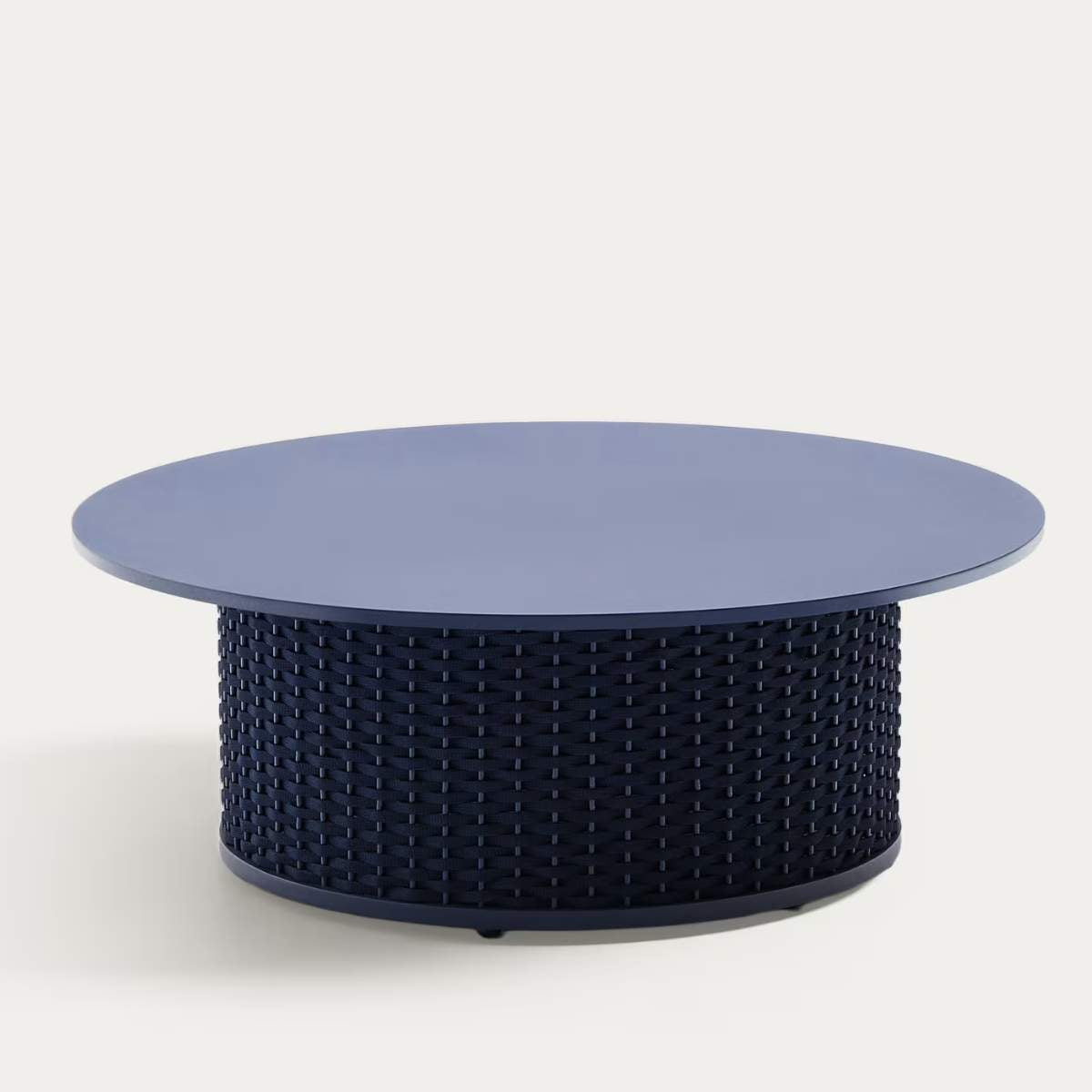 Kave Home Sedalis outdoor coffee table in aluminium with blue rope cord Ø99 cm
