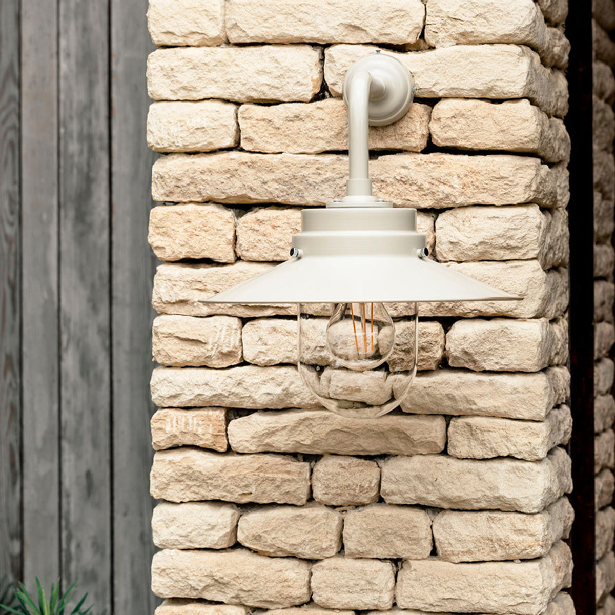 Garden Trading Semington Wall Light - Clay - Steel