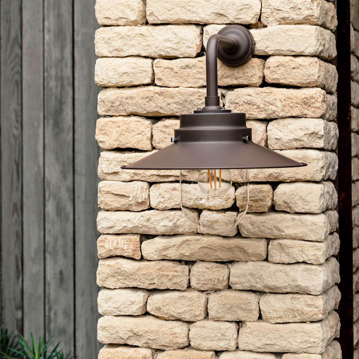 Garden Trading Semington Wall Light - Coffee Bean - Steel