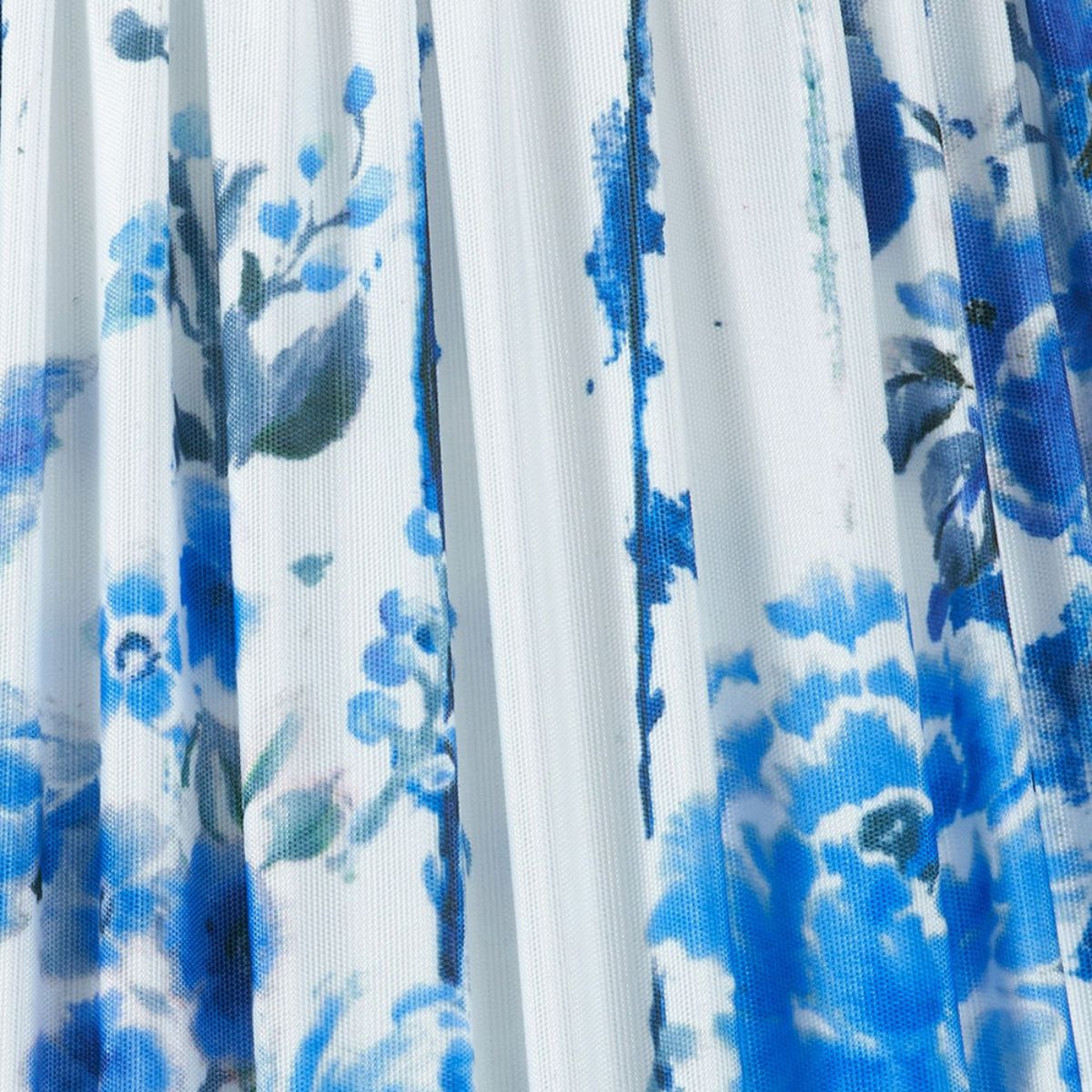 Designers Guild Sesvenna Brushed Silver Metal Stick Table Lamp Base with Kyoto Flower 25cm Pleated Shade Cobalt